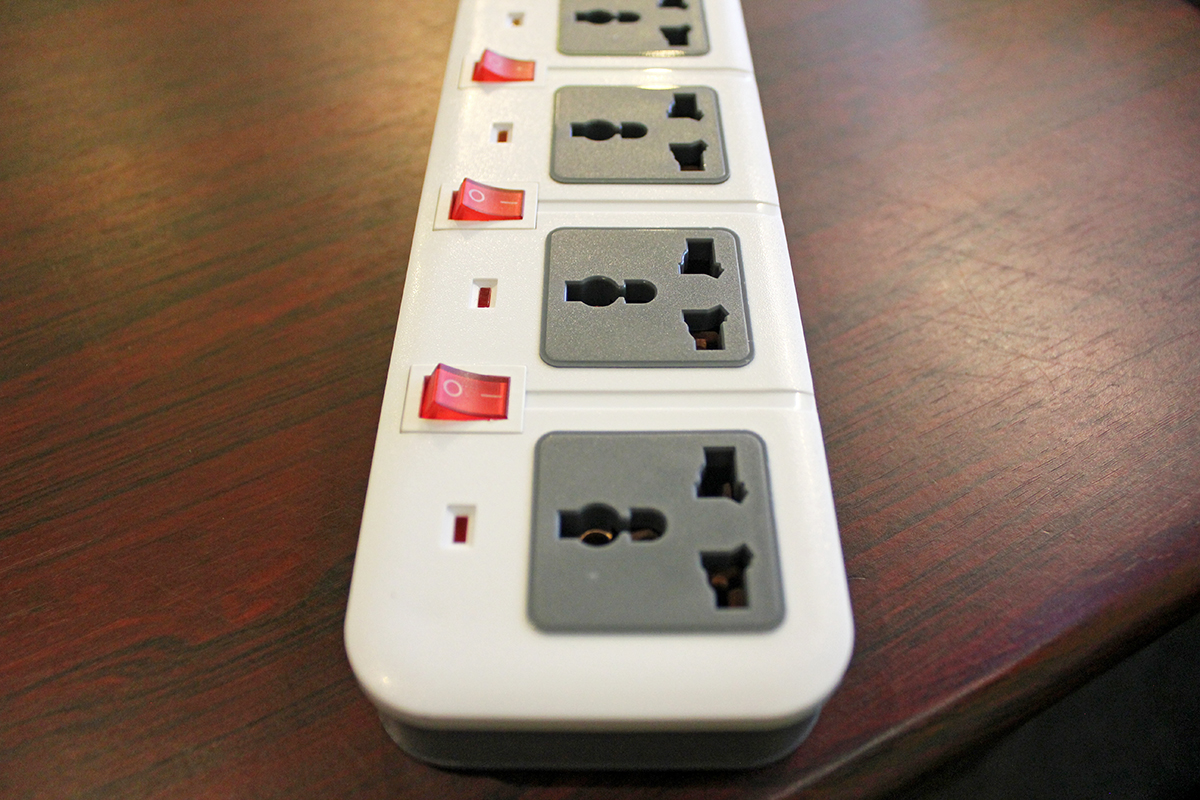 ส่วนของช่องปลั๊กสามตาของปลั๊กไฟ Usb Macnus mn-966 ตัวนี้มีมาให้ทั้งหมด 4 ช่องเลยทีเดียว ซึ่งถือว่าเยอะมากๆ