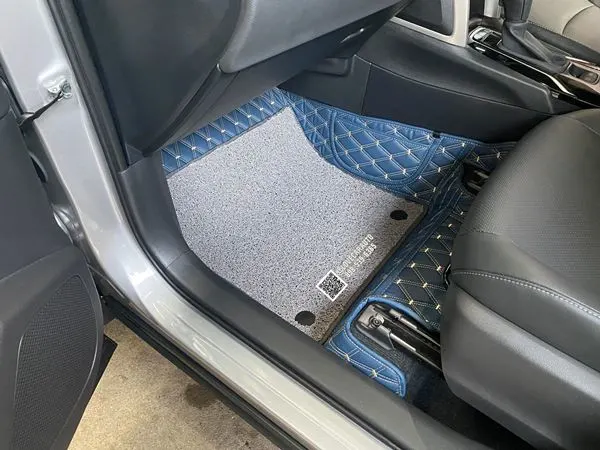 พรมปูพื้นรถยนต์ 7D Toyota Cross สีน้ำเงิน + เทา