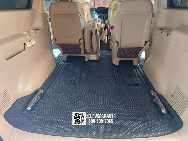 พรมรถตู้ Hyundai H1 Deluxe กระดุมเล็กสีดำ PVC