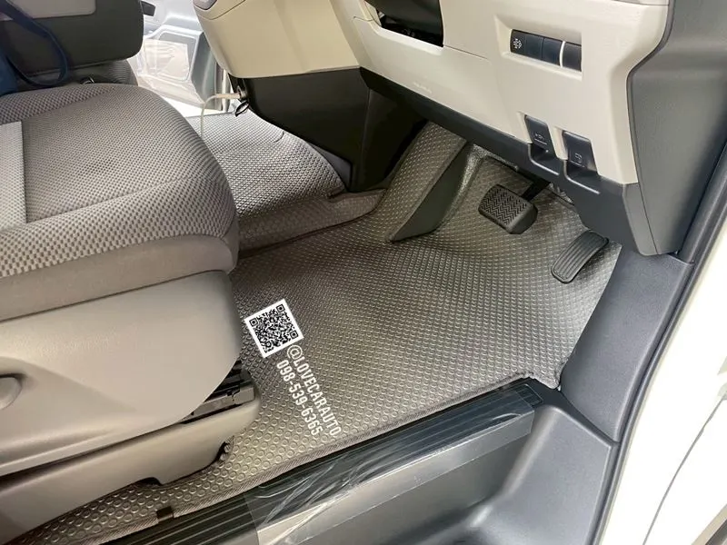 พรมรถตู้ Toyota Commuter 2025 กระดุมเล็ก pvc สีเทา
