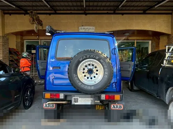 พรมปูพื้นรถยนต์ Suzuki Jimny พรมVVIPด้ายคู่สีดำด้าย น้ำเงิน