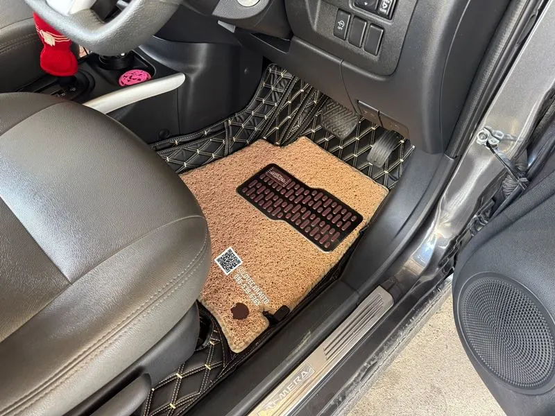 พรมปูพื้นรถยนต์ 7D Nissan almera 2013 ด้ายคู่ สีดำด้ายคู่+ ไวนิลสีครีม