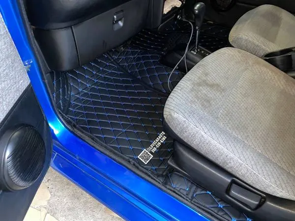 พรมปูพื้นรถยนต์ 6D Daihatsu Mira L200 สีดำด้ายน้ำเงิน
