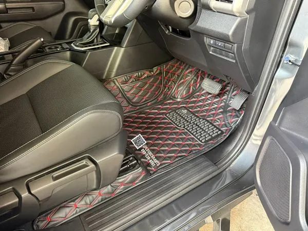 พรมปูพื้นรถยนต์ 6D Mitsubishi Triton 4ประตู 2025 พรมvvip สีดำด้ายแดง เต็มคัน