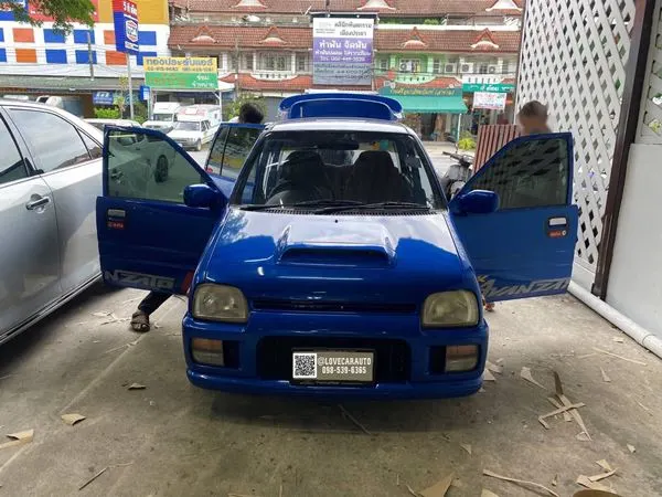 พรมปูพื้นรถยนต์ 6D Daihatsu Mira L200 สีดำด้ายน้ำเงิน