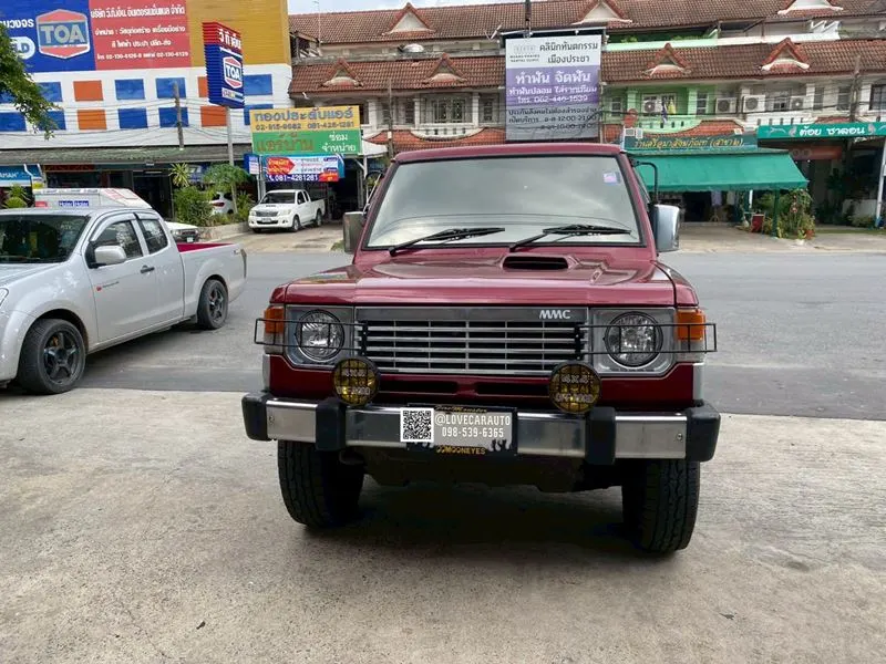 พรมกระดุมปูพื้นรถยนต์ Mitsubishi pajero ปาเหลี่ยม กระดุมสีเทา