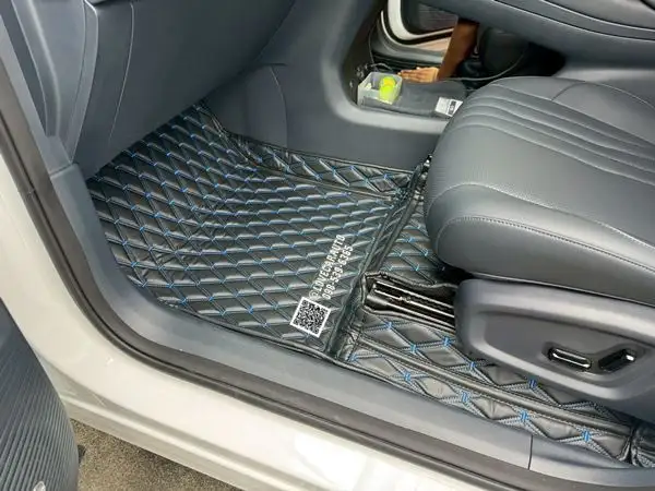 พรมรถยนต์ Geely Ex5 พรมVVIPด้ายคู่ สีดำด้ายฟ้า