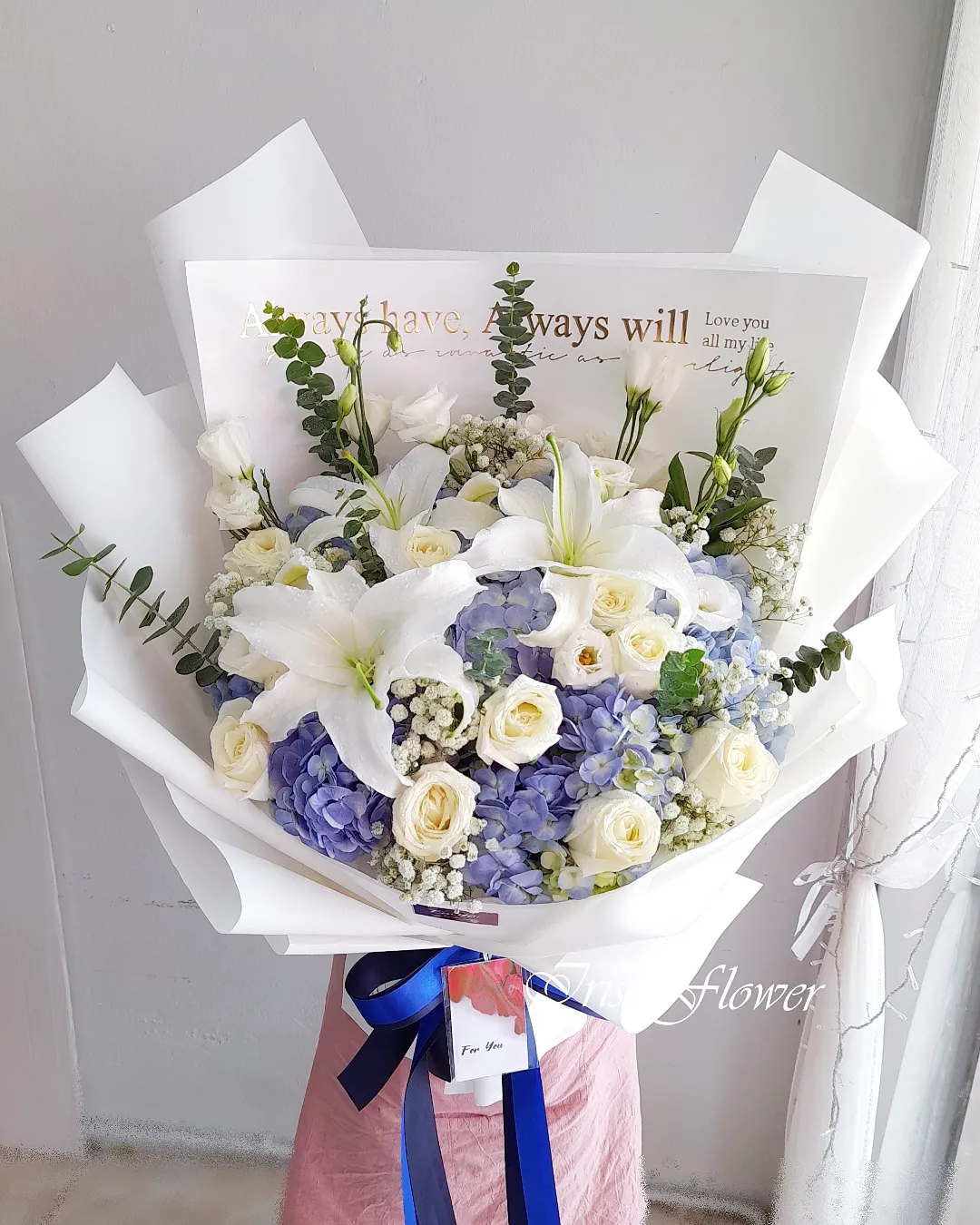 ช่อดอกไฮเดรนเยีย กุหลาบสีขาว