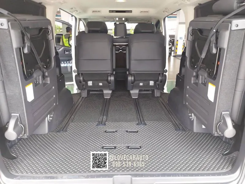 พรมรถตู้ TOYOTA Majesty 2024 กระดุมดำ