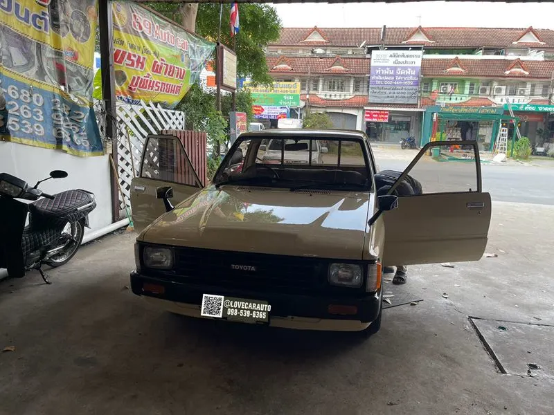 พรมปูพื้นรถยนต์ TOYOTA HILUX HERO สีน้ำตาลเข้ม