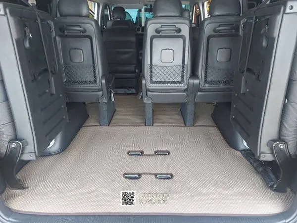 พรมรถตู้ TOYOTA VENTURY กระดุมเล็กสีน้ำตาล