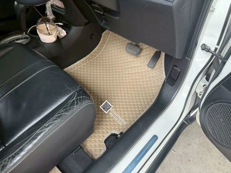 พรมกระดุม ปูพื้นรถยนต์ Honda BRV 7ที่นั่ง กระดุมสีครีม