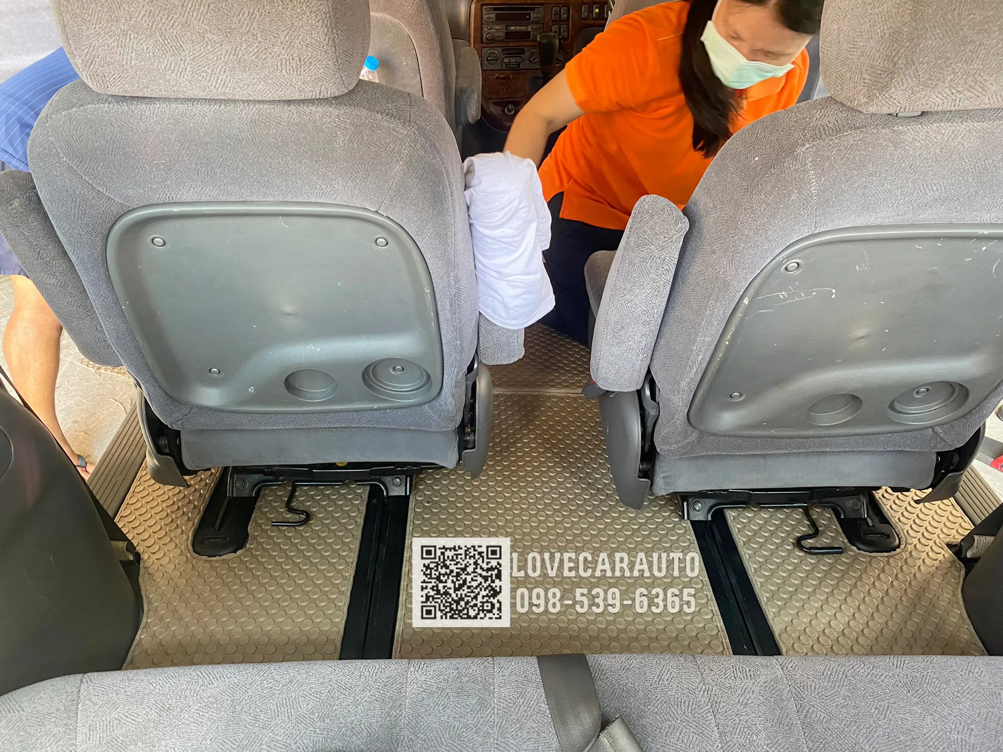 พรมกระดุมรถยนต์ KIA Carnival 2001 เกีย คาร์นิวัล