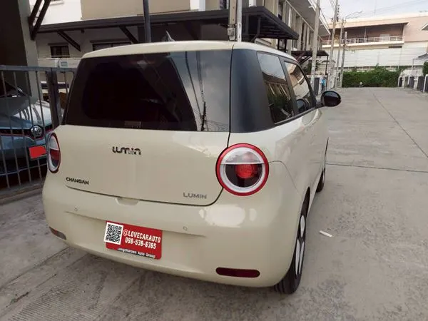 พรมปูพื้นรถยนต์ Lumin สีน้ำตาลเข้ม