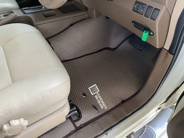 พรมปูพื้นรถยนต์ Nissan Navara 4ประตู เก่า pvc น้ำตาล