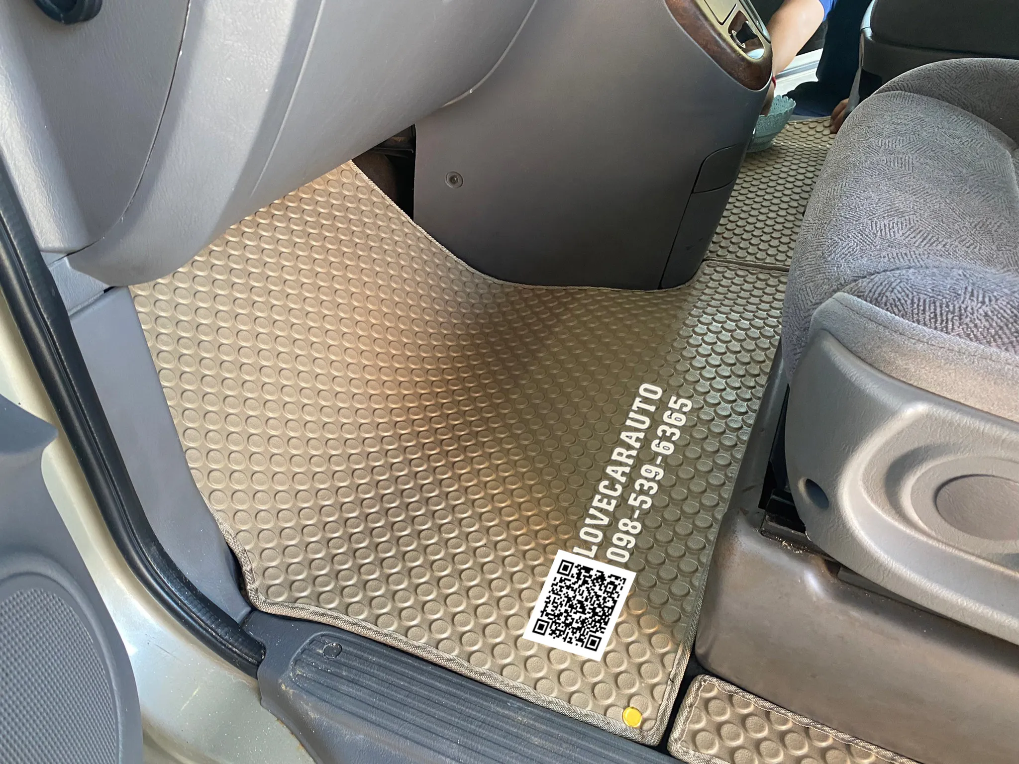 พรมกระดุมรถยนต์ KIA Carnival 2001 เกีย คาร์นิวัล