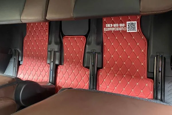 พรมปูพื้นรถยนต์ 7D Toyota Innova zenix 2025 สีแดงไวน์ + ไวนิลครีม