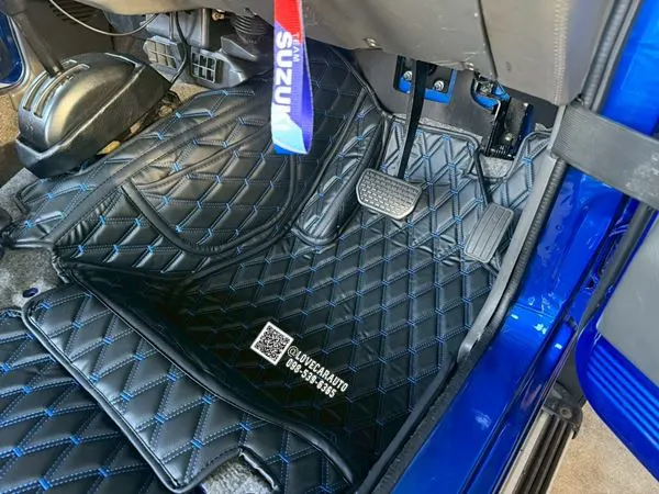 พรมปูพื้นรถยนต์ Suzuki Jimny พรมVVIPด้ายคู่สีดำด้าย น้ำเงิน