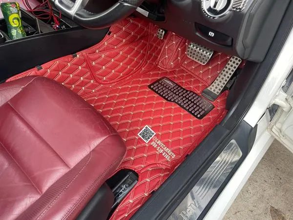 พรมปูพื้นรถยนต์ 6D Benz E200 W207 สีแดงไวน์ด้ายทอง