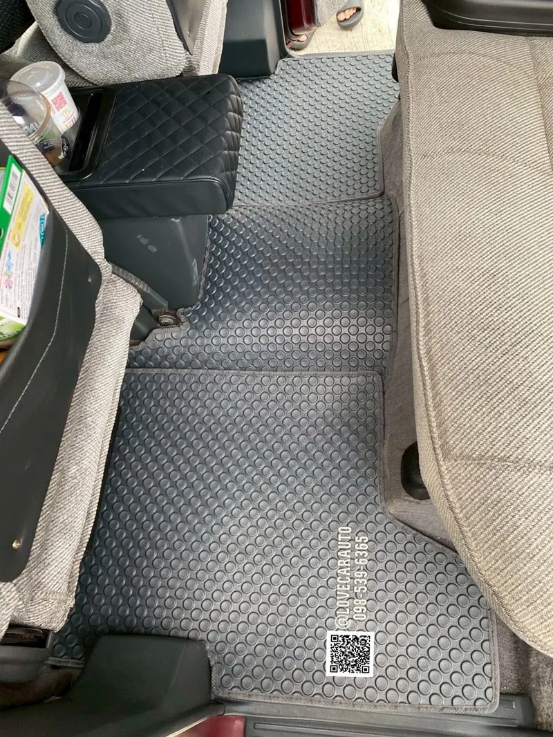 พรมกระดุมปูพื้นรถยนต์ Mitsubishi pajero ปาเหลี่ยม กระดุมสีเทา