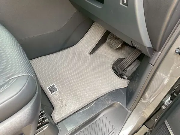 พรมปูพื้นรถยนต์ Toyota Alphard 40 2025 กระดุมเล็ก pvc เทา