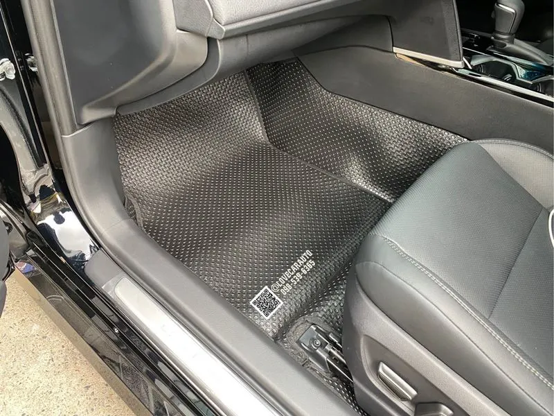พรมปูพื้นรถยนต์ Toyota Camry 2025 กระดุมเล็ก pvc ดำ