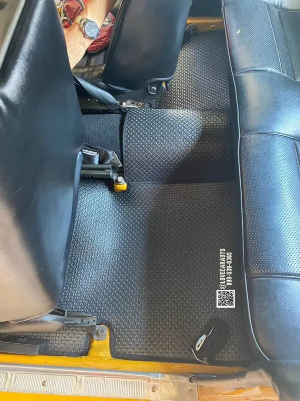 พรมปูพื้นรถยนต์ Toyota mark ii 1975 กระดุมเล็กสีดำ