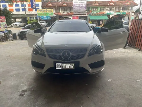 พรมปูพื้นรถยนต์ 6D Benz E200 W207 สีแดงไวน์ด้ายทอง