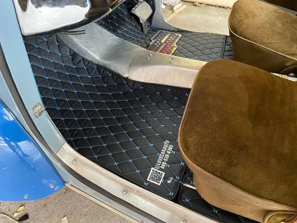 พรมปูพื้นรถยนต์ Fiat 500 สีดำด้ายฟ้า