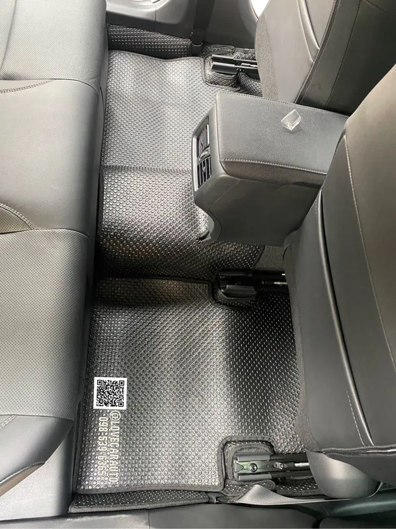 พรมปูพื้นรถยนต์ Toyota Camry 2025 กระดุมเล็ก pvc ดำ