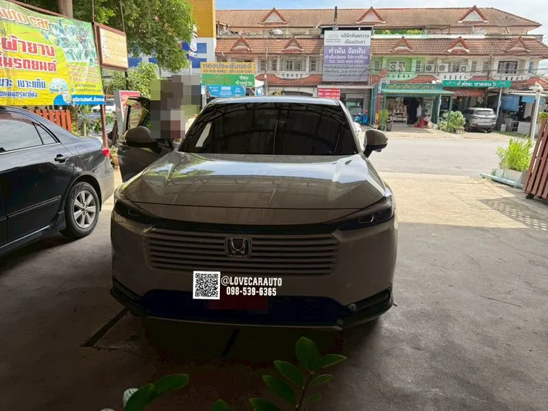 พรมปูพื้นรถยนต์ 6D Honda HRV 2025 พรม VVIP ด้ายคู่ สีส้มด้ายทอง