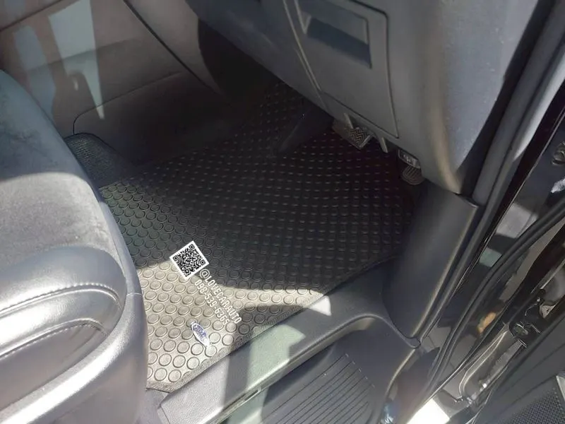 พรมรถตู้ Toyota Alphard 2019 กระดุมสีดำ PVC