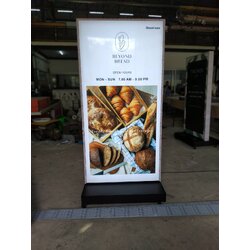 ป้ายตู้ไฟล้อเลื่อนอลูมิเนียมไฟแอลอีดีฐานสวย งานBeyond Bread