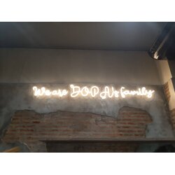 งานป้ายนีออนดัดแอลอีดี ป้ายสไตล์วินเทจ คำว่า We are DOPA's family