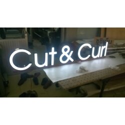 ป้ายตัวหนังสือไฟออกหน้าขอบอลูมิเนียม งานCUT&CURL