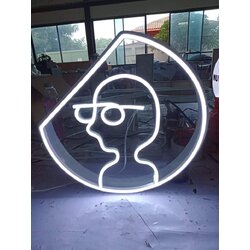 ป้ายไฟนีออนดัดแอลอีดีดัดลงบนขอบตู้ไฟอลูมิเนียมด้านหน้าเป็นอะคริลิคใส งานโชคดีการแว่น