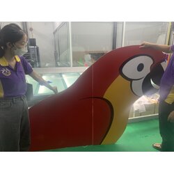 ป้ายปริ้นท์สติกเกอร์ติดลงบนแผ่นอะคริลิคไดคัทรูปนก อเมซอน