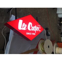 งานป้ายกล่องไฟแอลอีดีขอบอลูมิเนียมสีแดง งานLEE COOPER SINCE1908