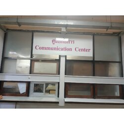 งานป้ายสติกเกอร์สีม่วง ตัดลงบนแผ่นอะคริลิคขาว ป้ายศูนย์สื่อสาร