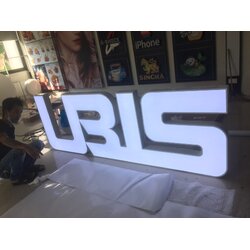 ป้ายตัวอักษรออกไฟแอลอีดี ขอบอลูมิเนียมสีขาว งานUBIS