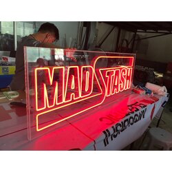 งานป้ายไฟนีออนเฟล็กซ์แอลอีดี ป้ายไฟนีออน งานป้ายไฟตัวอักษรลายเส้นนีออน งานป้ายไฟMADSTASH