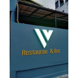 งานป้ายร้านอาหารVENUS ป้ายไฟตัวอักษรไฟออกหน้าแอลอีดี งานป้าย VENUS Restaurant & Bar