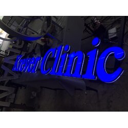 งานป้ายไฟตัวอักษรไฟออกหน้า ป้ายไฟตัวอักษรไฟแอลอีดีกระจายแสง งานKREVER CLINIC