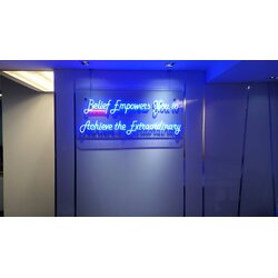ป้ายไฟนีออนเฟล็กซ์ "Belief Empowers You to Achieve the Extraordinary" - ป้ายสร้างแรงบันดาลใจในออฟฟิศ
