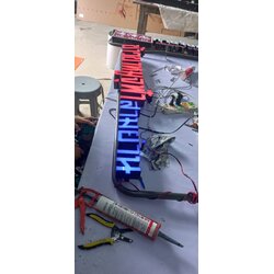 ป้ายตัวอักษรไฟออกหน้า ร้านข้าวขาหมูจุฬาสามย่าน