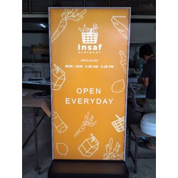 ป้ายตู้ไฟล้อเลื่อนอลูมิเนียมไฟแอลอีดีฐานสวย งานInsaf minimart