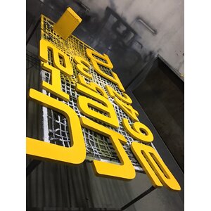 ป้ายอักษรโลหะซิ้งค์พ่นสีเหลือง