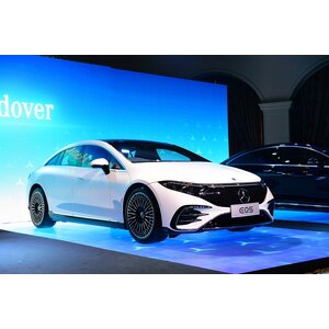 พรมรถยนต์ Mercedes-Benz EQ(เมอร์เซเดส-เบนซ์ อีคิว)