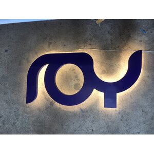 ป้ายอักษรโลหะซิ้งค์พ่นสีน้ำเงินไฟออกหลัง งานโลโกเROY