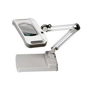 โคมไฟแว่นขยายแบบตั้งโต๊ะ